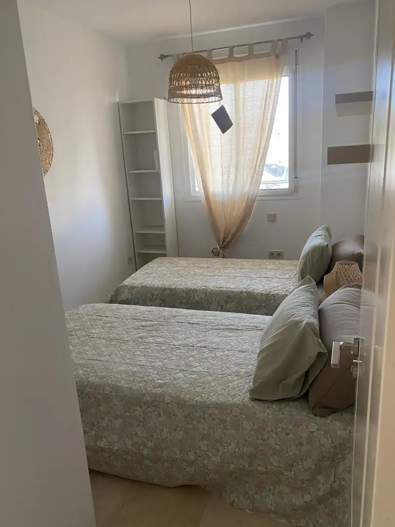 Piso de alquiler en Avenida Juan Carlos I, 100, Parque Central Habitación de Piso de alquiler en Estepona con Aire acondicionado, Calefacción y Jardín privado
