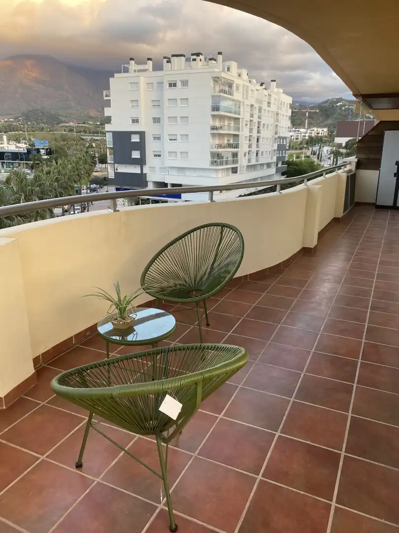 Piso de alquiler en Avenida Juan Carlos I, 100, Parque Central Terraza de Piso de alquiler en Estepona con Aire acondicionado, Calefacción y Jardín privado