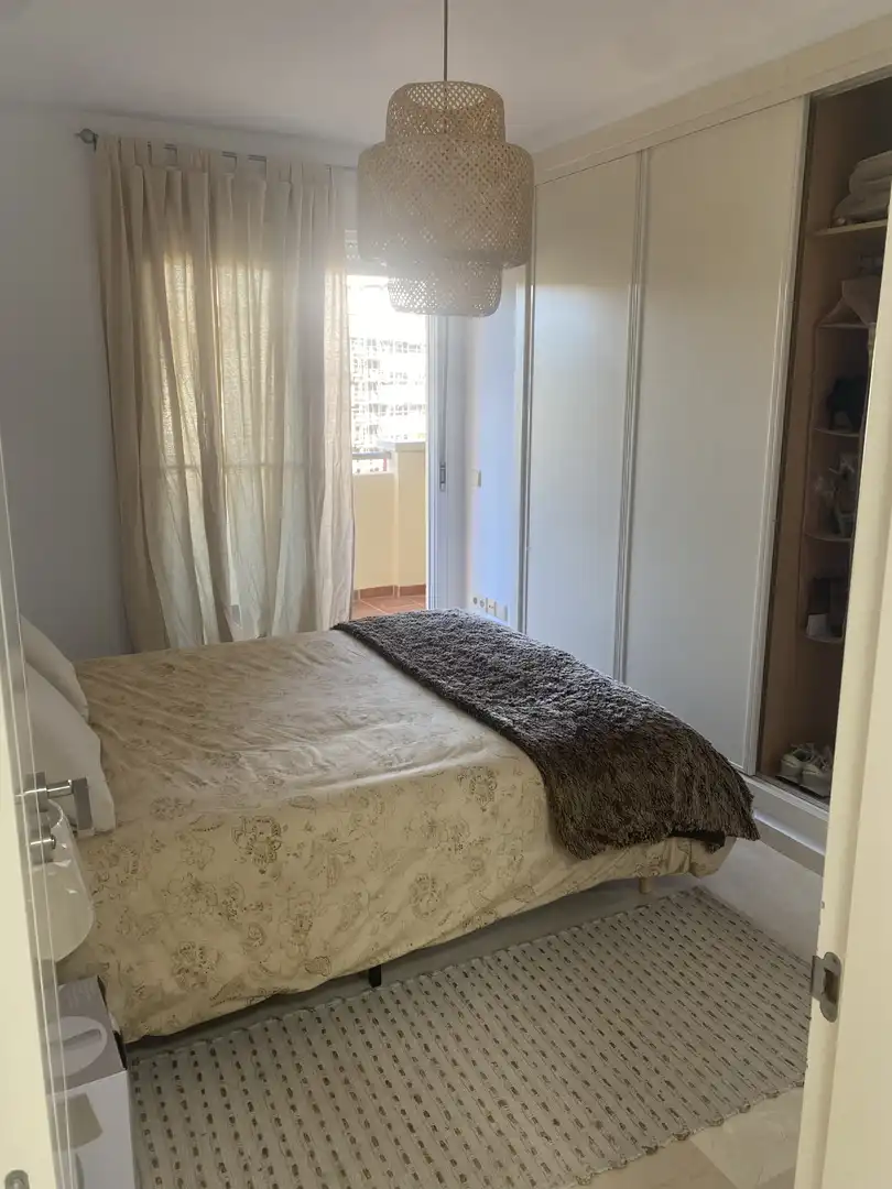 Piso de alquiler en Avenida Juan Carlos I, 100, Parque Central Habitación de Piso de alquiler en Estepona con Aire acondicionado, Calefacción y Jardín privado