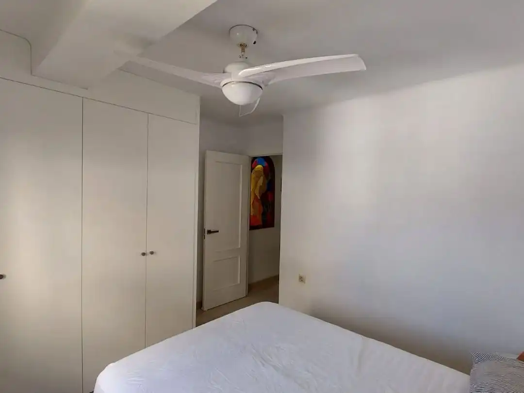 Habitación de Piso de alquiler en Almería con Aire acondicionado, Parquet y Amueblado