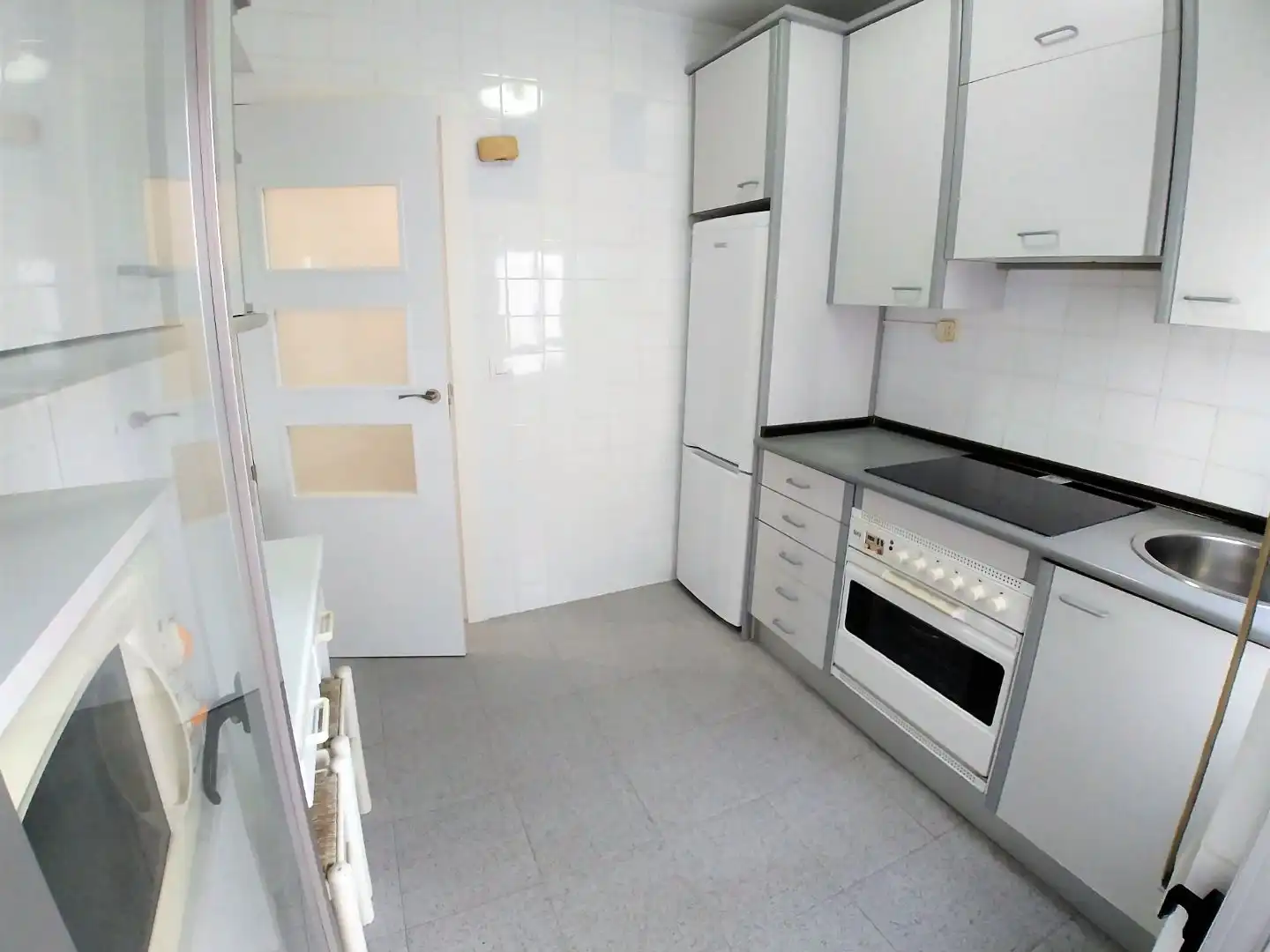 Flat for rent in Calle Edison, 25, San Bernardo Kitchen of Flat for rent in Salamanca with Heating, Parquet flooring and Terrace