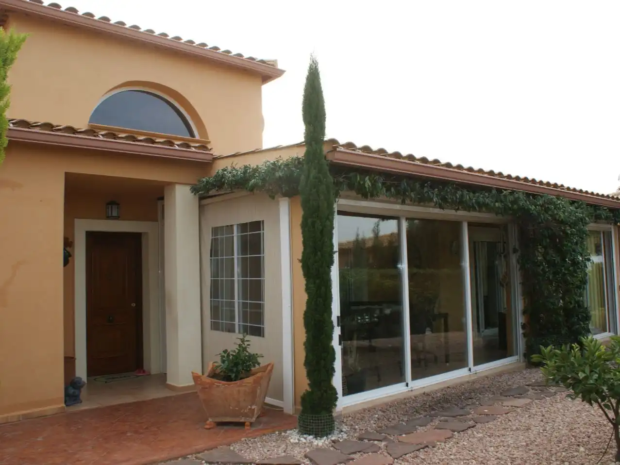 Piso en venta en Busot Vista exterior de Piso en venta en Busot con Aire acondicionado, Calefacción y Jardín privado