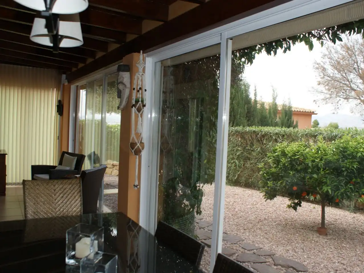 Piso en venta en Busot Terraza de Piso en venta en Busot con Aire acondicionado, Calefacción y Jardín privado