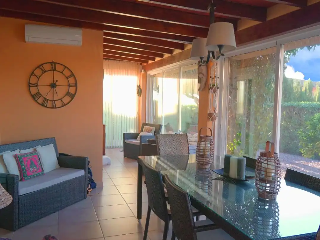 Piso en venta en Busot Comedor de Piso en venta en Busot con Aire acondicionado, Calefacción y Jardín privado