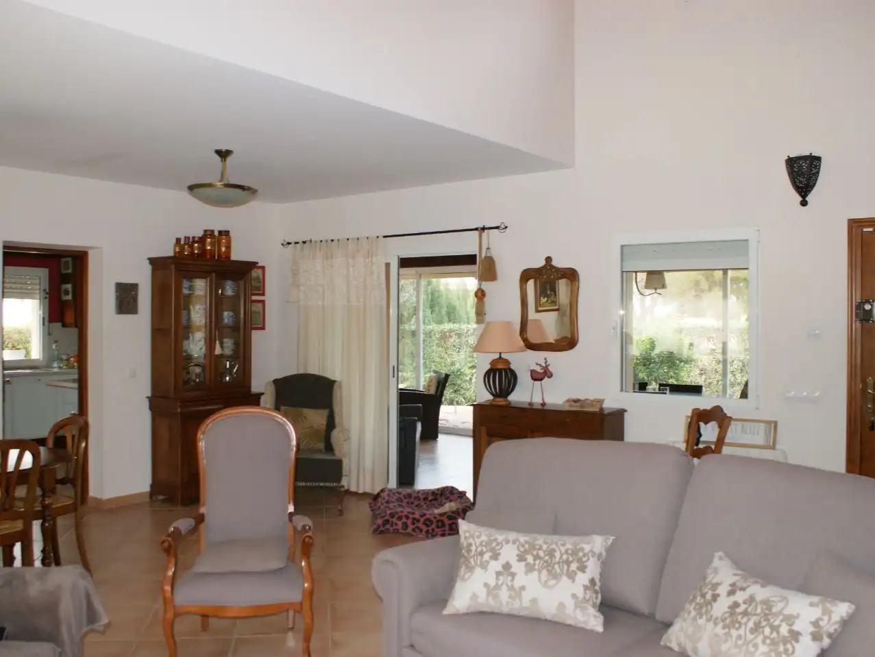 Piso en venta en Busot Sala de estar de Piso en venta en Busot con Aire acondicionado, Calefacción y Jardín privado