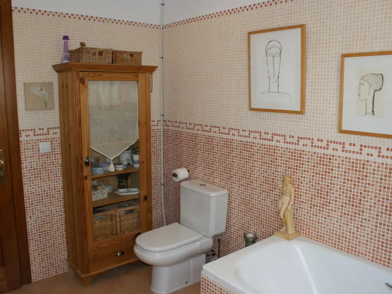 Piso en venta en Busot Baño de Piso en venta en Busot con Aire acondicionado, Calefacción y Jardín privado