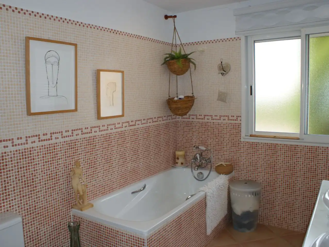 Piso en venta en Busot Baño de Piso en venta en Busot con Aire acondicionado, Calefacción y Jardín privado