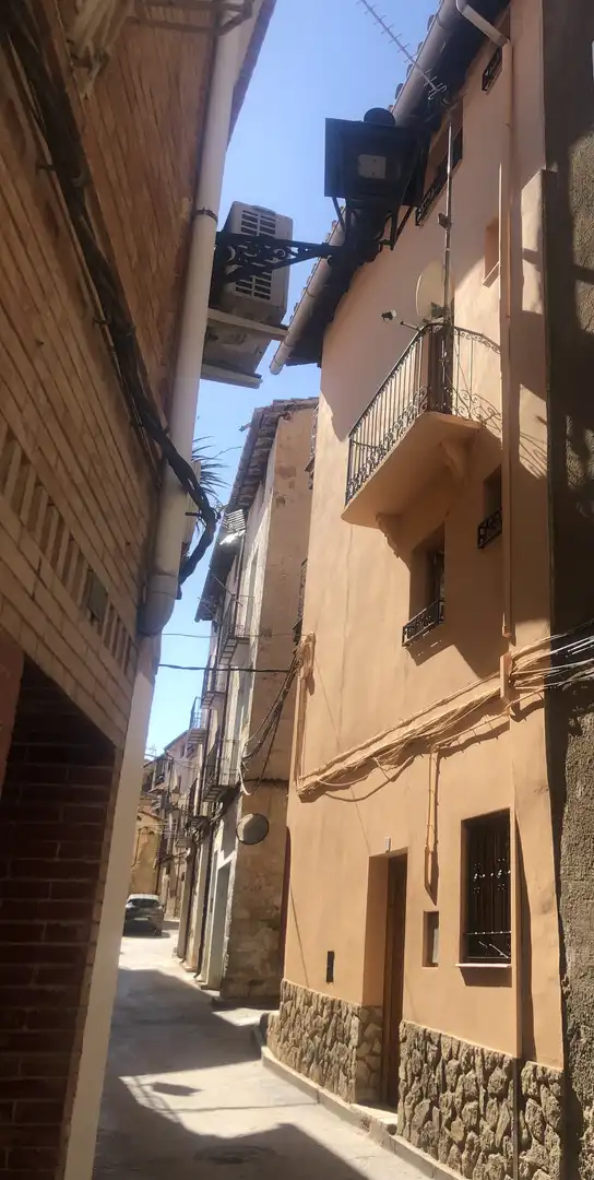 Casa adosada de alquiler en Calle Blanco, 2, Ademuz Vista exterior de Casa adosada de alquiler en Ademuz con Calefacción, Amueblado y Balcón