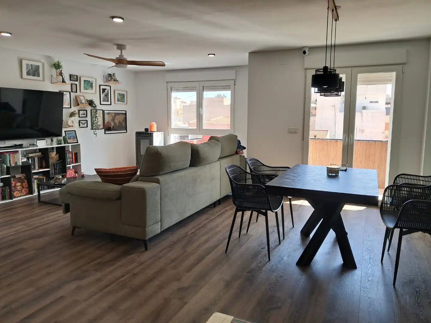Piso en venta en Calle Punao de Rosas, La Paz Sala de estar de Piso en venta en Villena con Amueblado, Horno y Microondas