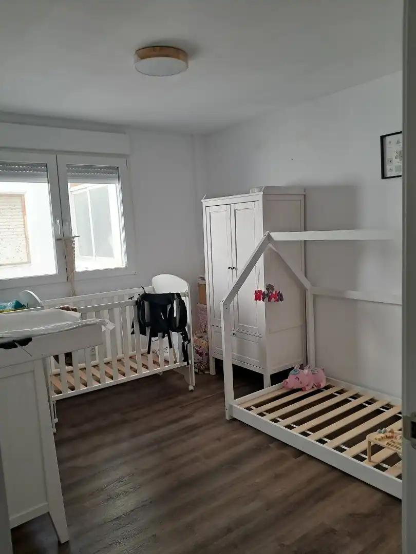 Piso en venta en Calle Punao de Rosas, La Paz Habitación de Piso en venta en Villena con Amueblado, Horno y Microondas