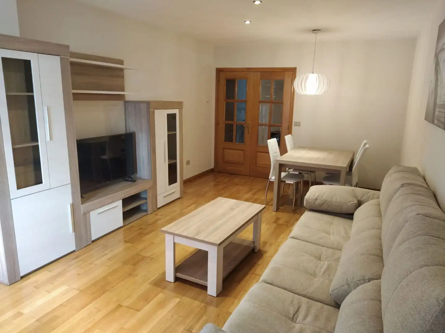 Piso de alquiler en Montero Ríos, San Roque - As Fontiñas Sala de estar de Piso de alquiler en Lugo con Calefacción, Parquet y Trastero