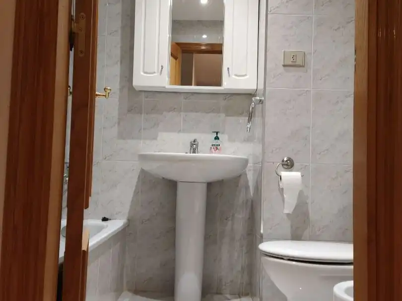 Piso de alquiler en Montero Ríos, San Roque - As Fontiñas Baño de Piso de alquiler en Lugo con Calefacción, Parquet y Trastero