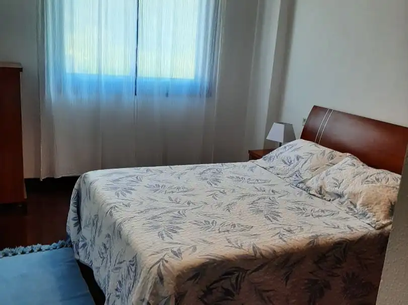 Pis de lloguer a Rúa Valle-Inclán, San Pedro da Ramallosa Dormitori de Pis de lloguer en Nigrán amb Calefacció, Parquet i Moblat