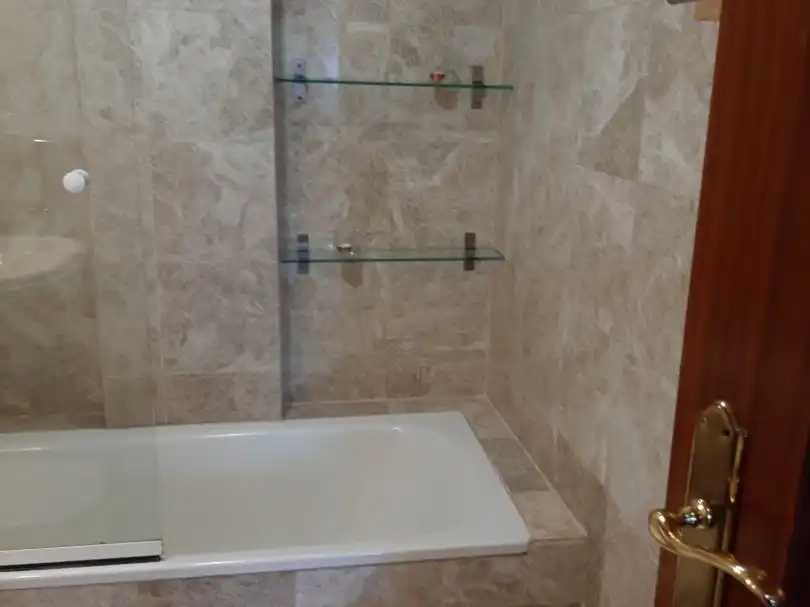 Pis de lloguer a Rúa Valle-Inclán, San Pedro da Ramallosa Bany de Pis de lloguer en Nigrán amb Calefacció, Parquet i Moblat