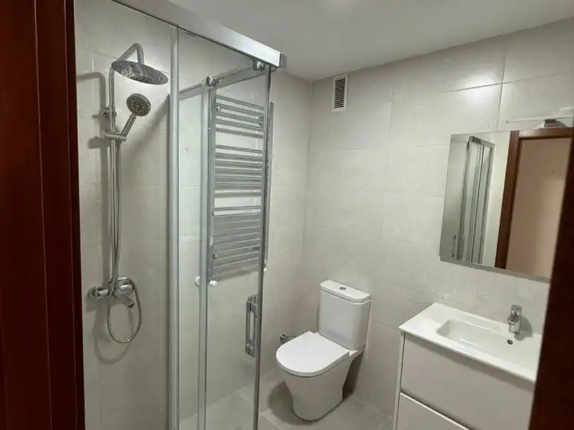 Flat for rent in Calle Jardinera, 25, Arrabal - Carrel - San Julián Bathroom of Flat for rent in Teruel with Heating, Furnished and Balcony