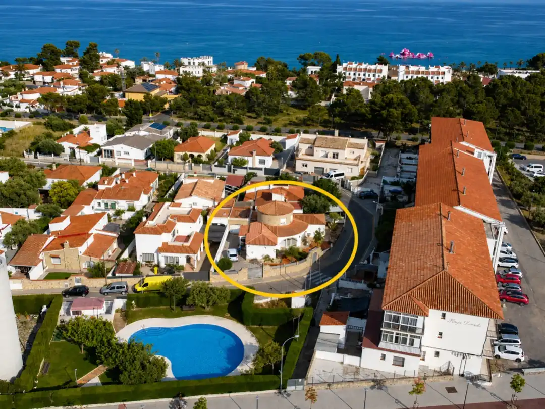 Außenansicht von Wohnung zum Verkauf in Mont-roig del Camp mit Klimaanlage, Privatgarten und Parkett