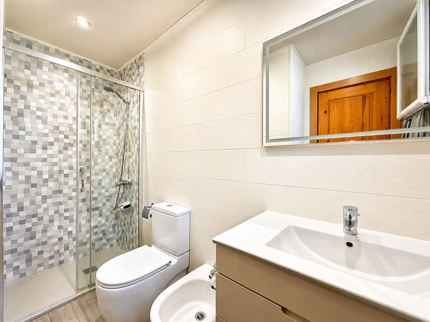 Badezimmer von Wohnung zum Verkauf in Mont-roig del Camp mit Klimaanlage, Privatgarten und Parkett