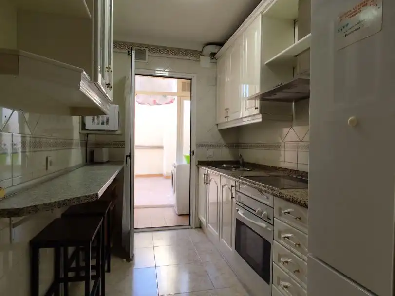 Room in Calle Olivares, 12, Puerta de Cuartos - Avda. de Portugal Kitchen of Flat for share in Talavera de la Reina with Heating, Terrace and Furnished