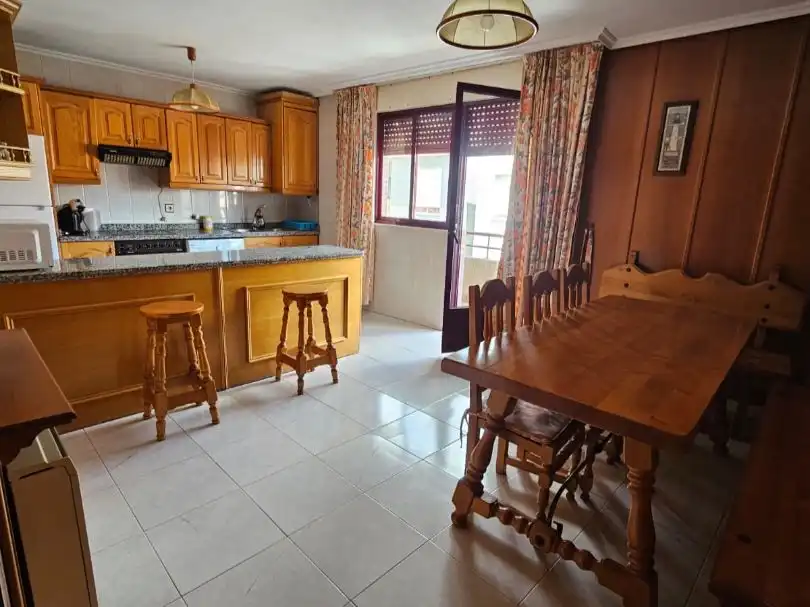 Flat for rent in Calle Cervantes, 3, Valverde de la Virgen Kitchen of Flat for rent in Valverde de la Virgen with Parquet flooring, Terrace and Storage room