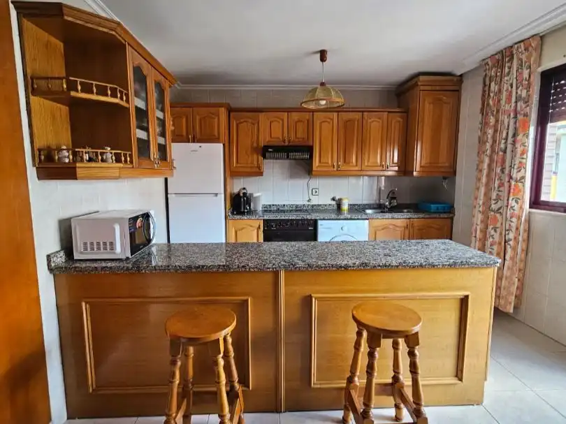 Flat for rent in Calle Cervantes, 3, Valverde de la Virgen Kitchen of Flat for rent in Valverde de la Virgen with Parquet flooring, Terrace and Storage room