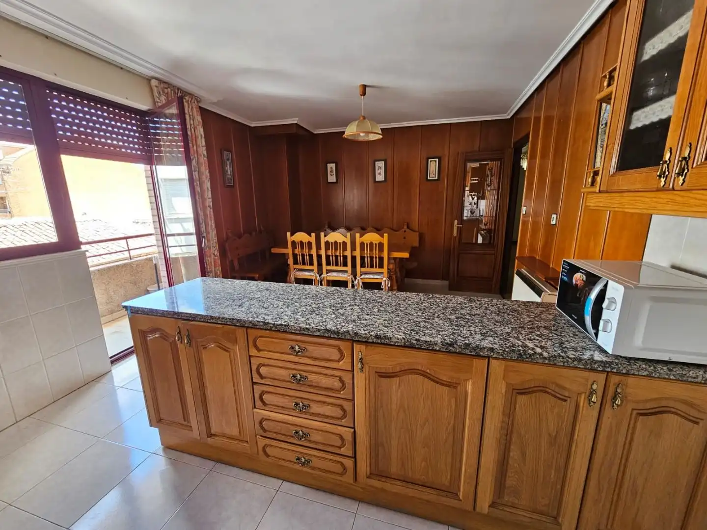 Flat for rent in Calle Cervantes, 3, Valverde de la Virgen Kitchen of Flat for rent in Valverde de la Virgen with Parquet flooring, Terrace and Storage room