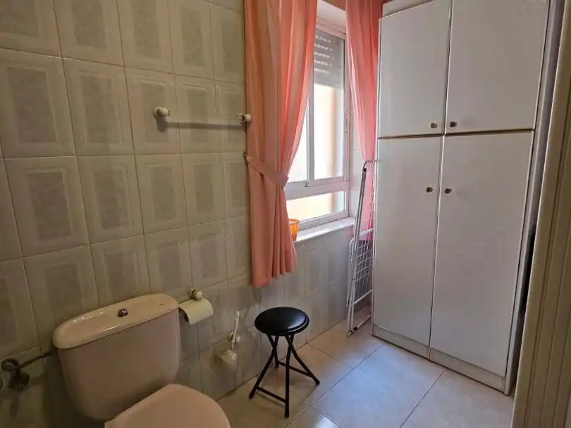 Flat for rent in Calle Cervantes, 3, Valverde de la Virgen Bathroom of Flat for rent in Valverde de la Virgen with Parquet flooring, Terrace and Storage room