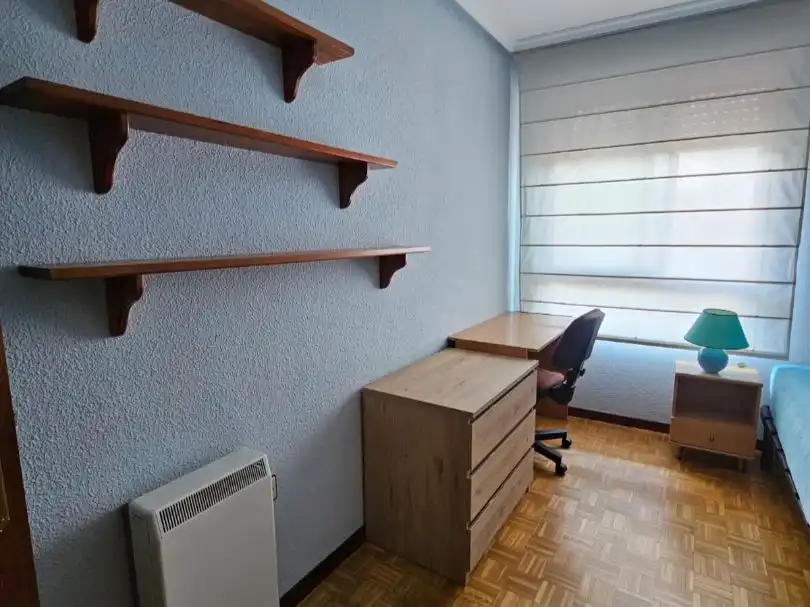 Flat for rent in Calle Cervantes, 3, Valverde de la Virgen Bedroom of Flat for rent in Valverde de la Virgen with Parquet flooring, Terrace and Storage room