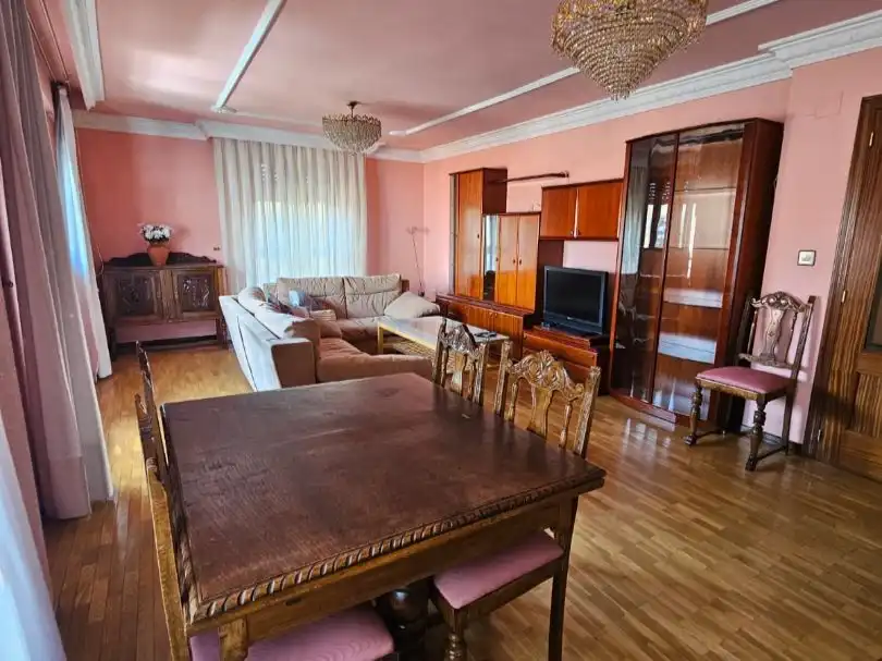 Flat for rent in Calle Cervantes, 3, Valverde de la Virgen Living room of Flat for rent in Valverde de la Virgen with Parquet flooring, Terrace and Storage room