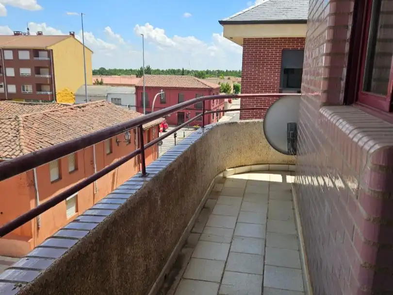 Flat for rent in Calle Cervantes, 3, Valverde de la Virgen Balcony of Flat for rent in Valverde de la Virgen with Parquet flooring, Terrace and Storage room