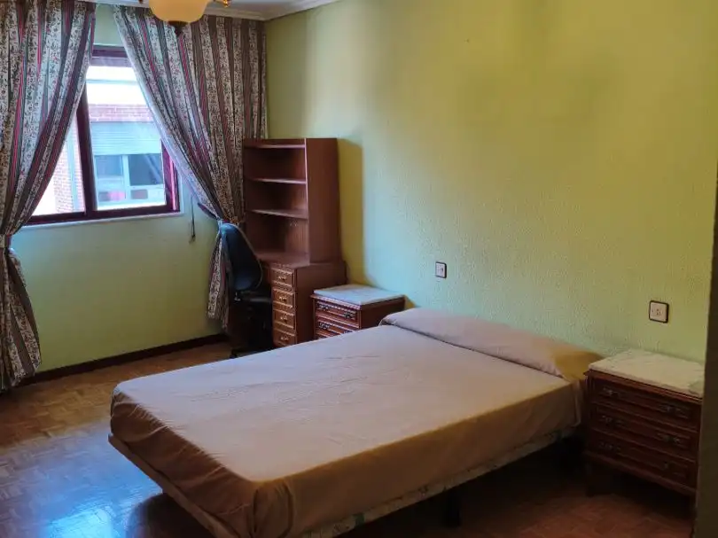 Flat for rent in Calle Cervantes, 3, Valverde de la Virgen Bedroom of Flat for rent in Valverde de la Virgen with Parquet flooring, Terrace and Storage room