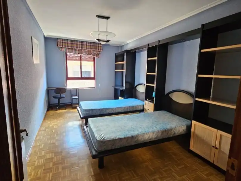 Flat for rent in Calle Cervantes, 3, Valverde de la Virgen Bedroom of Flat for rent in Valverde de la Virgen with Parquet flooring, Terrace and Storage room