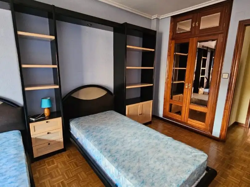 Flat for rent in Calle Cervantes, 3, Valverde de la Virgen Bedroom of Flat for rent in Valverde de la Virgen with Parquet flooring, Terrace and Storage room