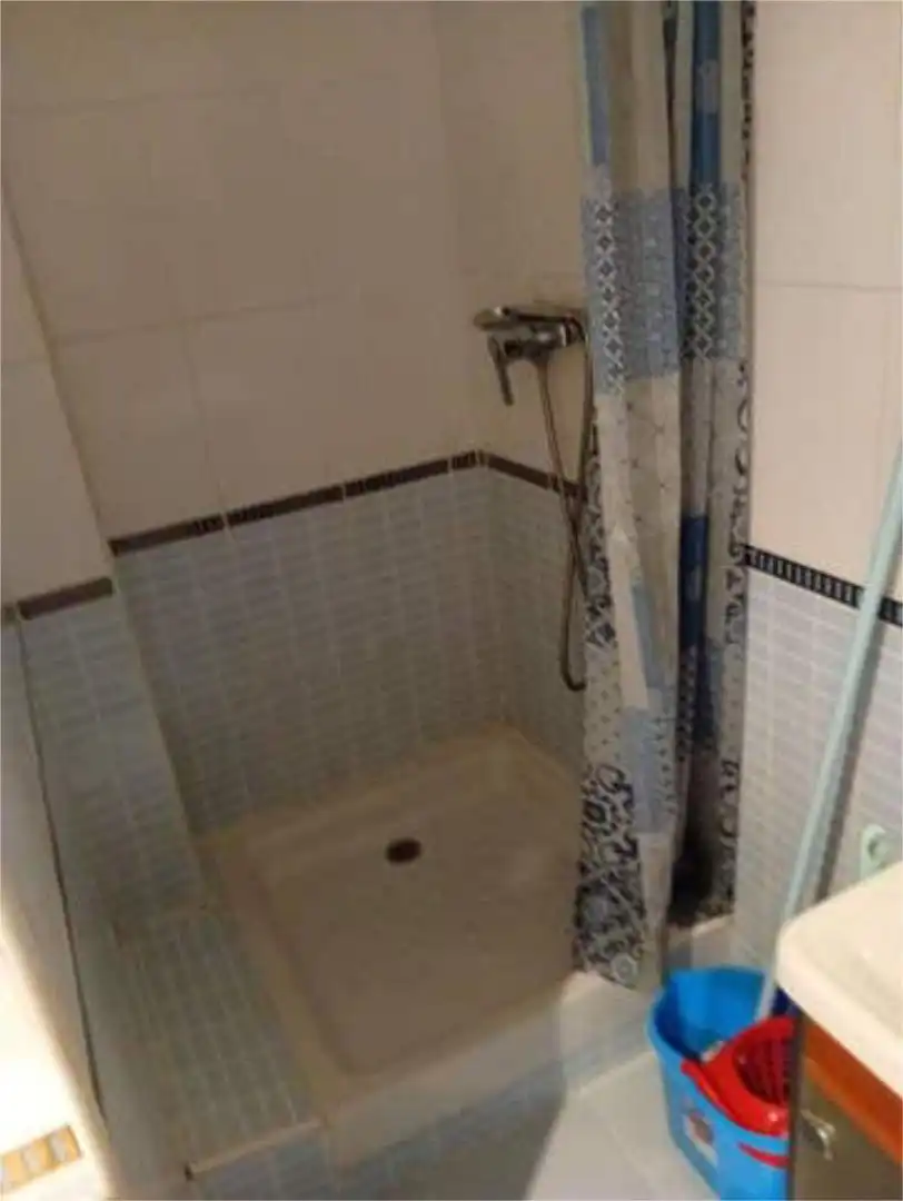 Baño de Piso de alquiler en Madrid con Calefacción y Amueblado