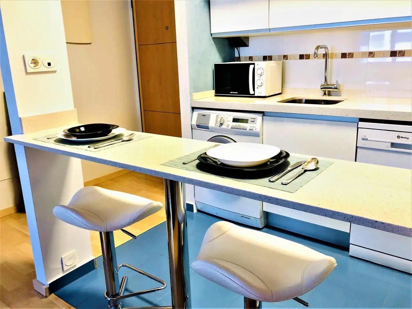 Flat for rent in Calle Pacífico, 18, Paseo Marítimo Oeste - Pacífico Kitchen of Flat for rent in Málaga Capital with Air Conditioner and Swimming Pool