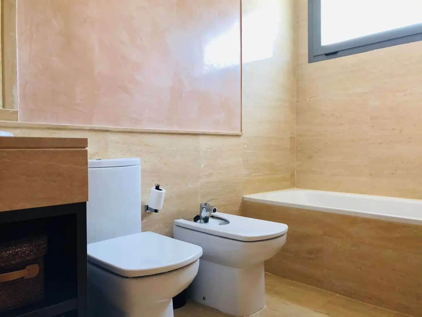 Flat for rent in Calle Pacífico, 18, Paseo Marítimo Oeste - Pacífico Bathroom of Flat for rent in Málaga Capital with Air Conditioner and Swimming Pool