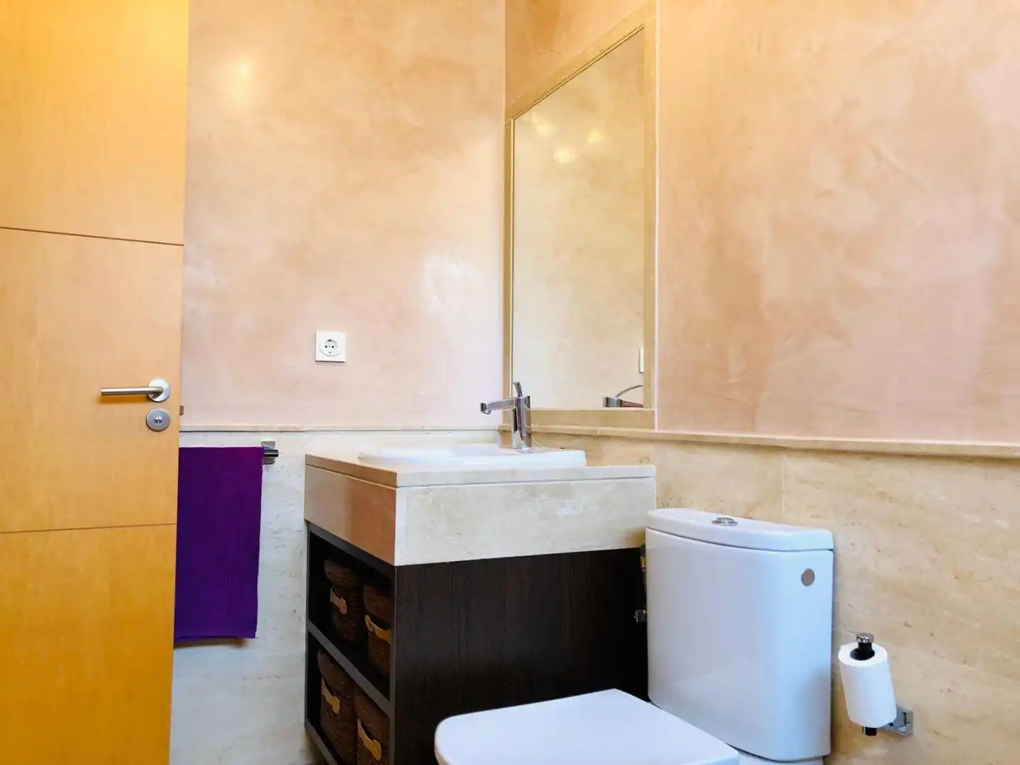Flat for rent in Calle Pacífico, 18, Paseo Marítimo Oeste - Pacífico Bathroom of Flat for rent in Málaga Capital with Air Conditioner and Swimming Pool