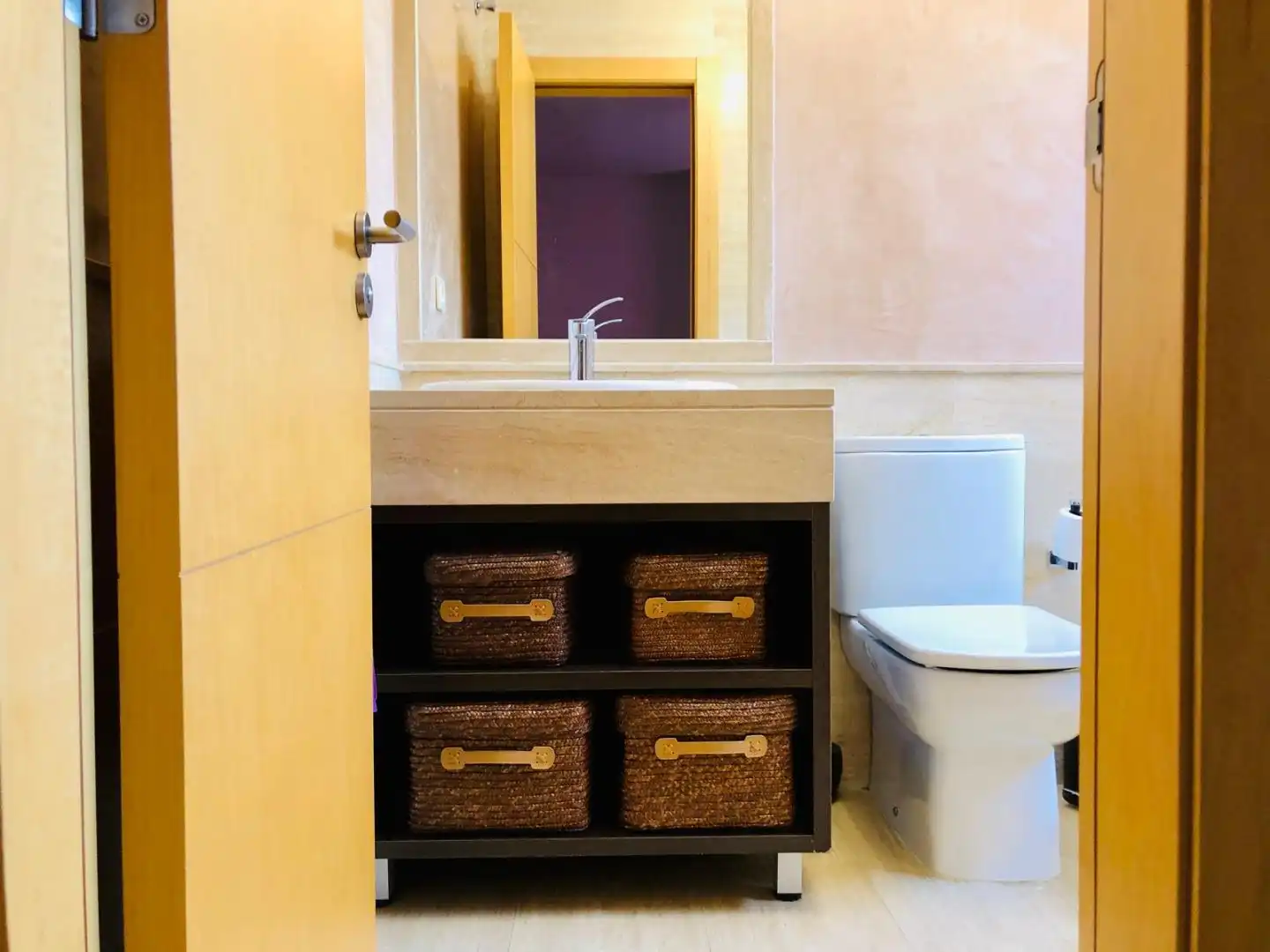 Flat for rent in Calle Pacífico, 18, Paseo Marítimo Oeste - Pacífico Bathroom of Flat for rent in Málaga Capital with Air Conditioner and Swimming Pool