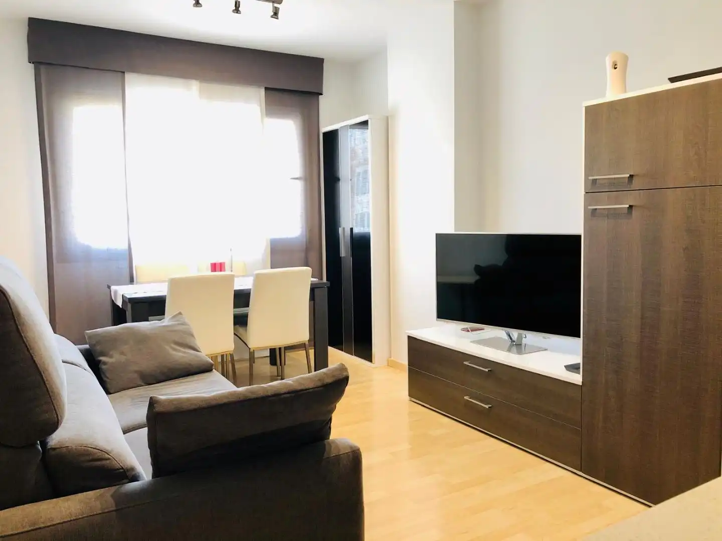 Flat for rent in Calle Pacífico, 18, Paseo Marítimo Oeste - Pacífico Living room of Flat for rent in Málaga Capital with Air Conditioner and Swimming Pool