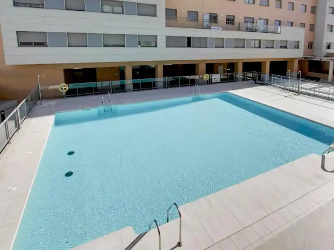 Flat for rent in Calle Pacífico, 18, Paseo Marítimo Oeste - Pacífico Swimming pool of Flat for rent in Málaga Capital with Air Conditioner and Swimming Pool
