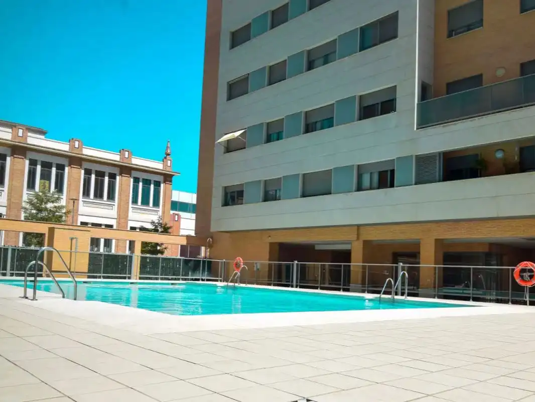 Flat for rent in Calle Pacífico, 18, Paseo Marítimo Oeste - Pacífico Swimming pool of Flat for rent in Málaga Capital with Air Conditioner and Swimming Pool