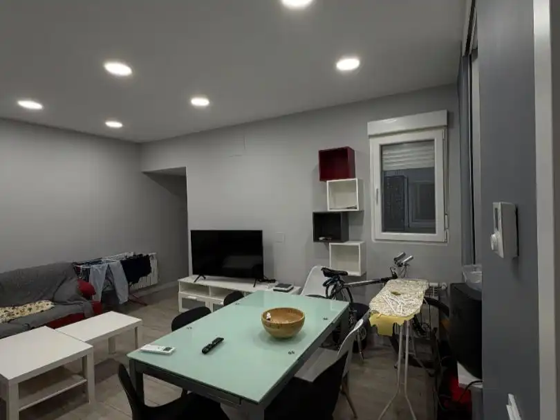 Habitación en Calle del Doce de Octubre, 17, Ibiza de Madrid Sala de estar de Piso para compartir en Madrid con Aire acondicionado, Calefacción y Amueblado