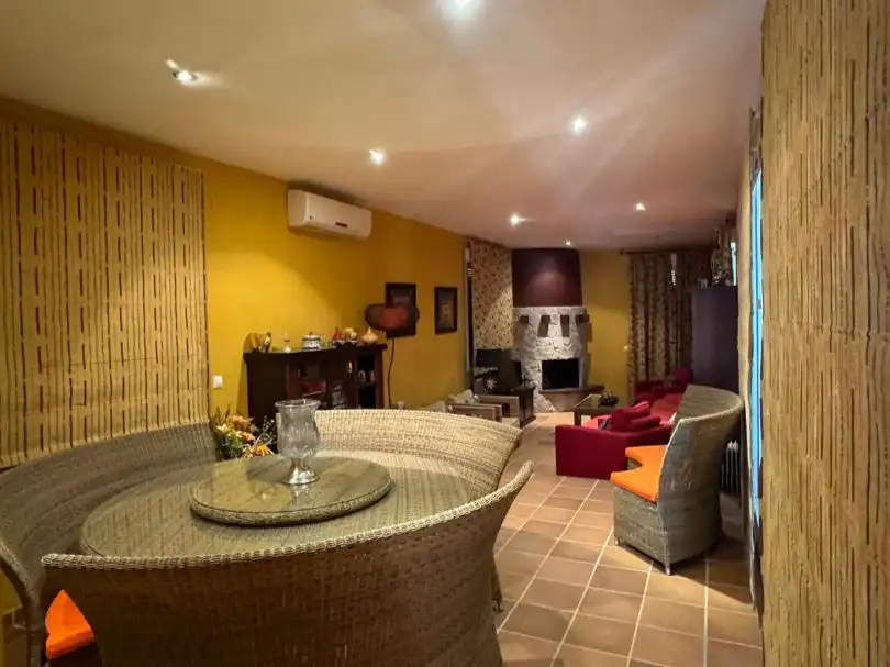 Casa o xalet en venda a Diseminado Lagos del Serrano Fase, 8, Los Lagos Sala d'estar de Casa o xalet en venda en Guillena amb Aire condicionat, Calefacció i Jardí privat