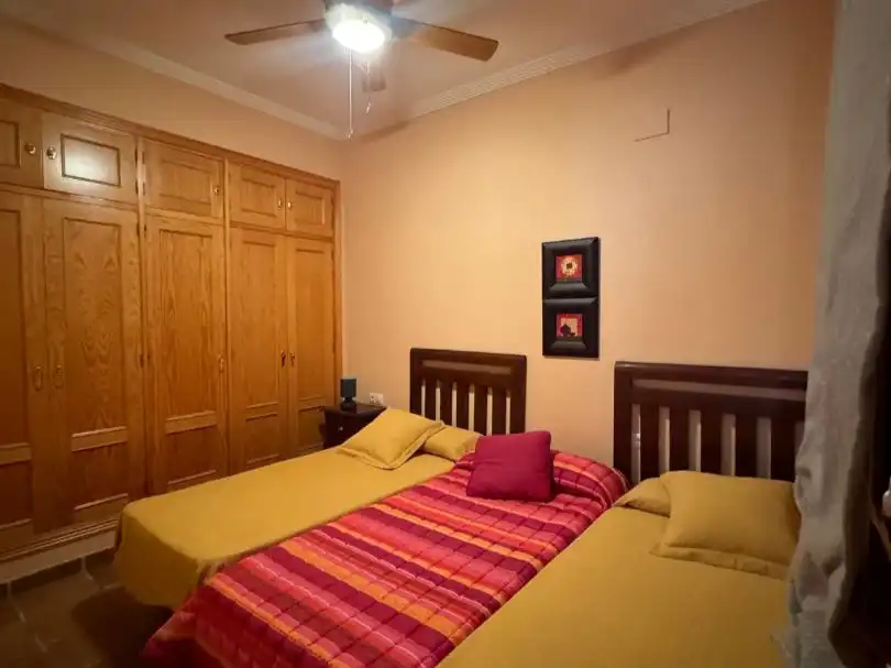Casa o xalet en venda a Diseminado Lagos del Serrano Fase, 8, Los Lagos Dormitori de Casa o xalet en venda en Guillena amb Aire condicionat, Calefacció i Jardí privat