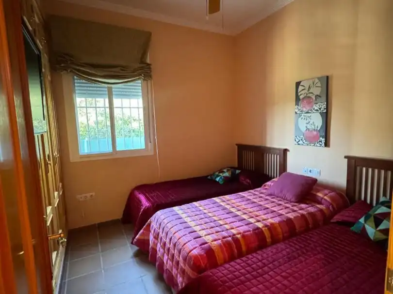 Casa o xalet en venda a Diseminado Lagos del Serrano Fase, 8, Los Lagos Dormitori de Casa o xalet en venda en Guillena amb Aire condicionat, Calefacció i Jardí privat