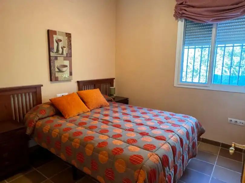 Casa o xalet en venda a Diseminado Lagos del Serrano Fase, 8, Los Lagos Dormitori de Casa o xalet en venda en Guillena amb Aire condicionat, Calefacció i Jardí privat
