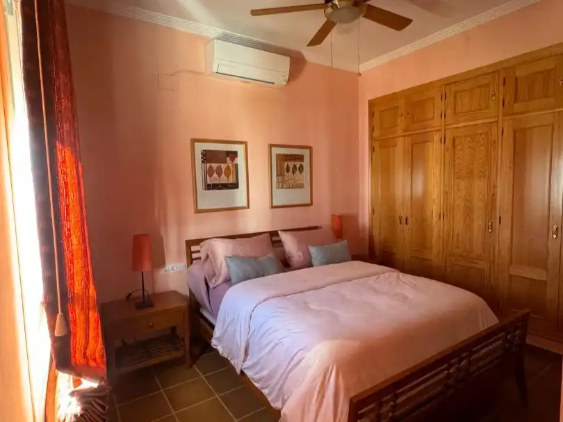 Casa o xalet en venda a Diseminado Lagos del Serrano Fase, 8, Los Lagos Dormitori de Casa o xalet en venda en Guillena amb Aire condicionat, Calefacció i Jardí privat