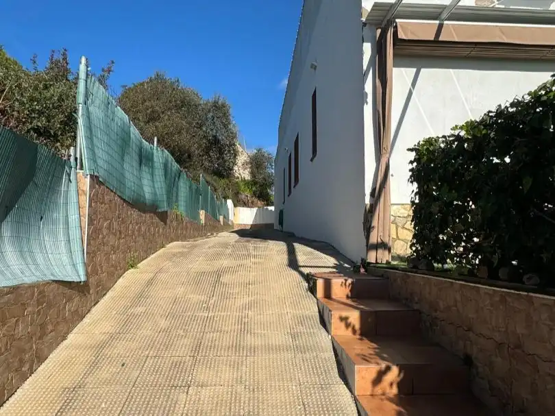 Casa o xalet en venda a Diseminado Lagos del Serrano Fase, 8, Los Lagos Vista exterior de Casa o xalet en venda en Guillena amb Aire condicionat, Calefacció i Jardí privat