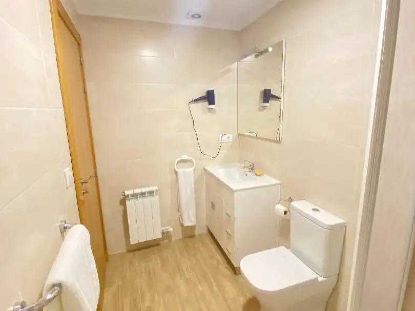 Flat for rent in Rúa de José Antela Conde, 45, Casablanca - Calvario Bathroom of Flat for rent in Vigo with Heating, Parquet flooring and Storage room