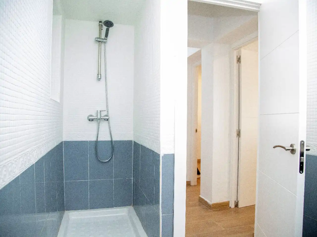 Wohnung zum Verkauf in Avenida Federico Mayo, 14, Las Torres - Guadalupe Badezimmer von Wohnung zum Verkauf in Huelva mit Privatgarten und Terrasse