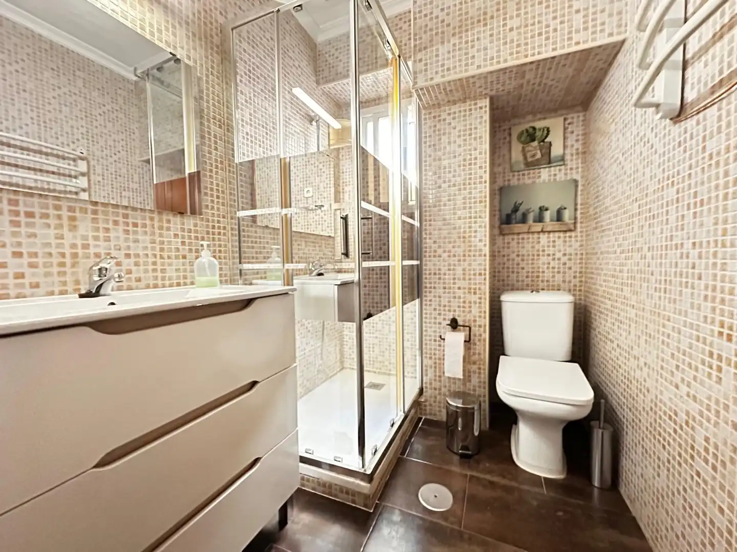 Duplexes for rent in Plaza Alegre, 18, El Plantinar – Avda. La Paz - El Juncal Bathroom of Duplexes for rent in Sevilla with Air Conditioner, Heating and Furnished